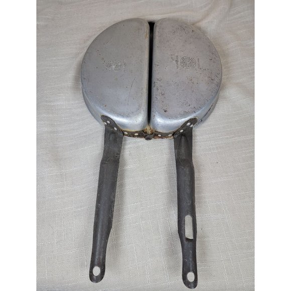 Vintage Whereever brand Aluminum Omelet Maker - Picture 4 of 4